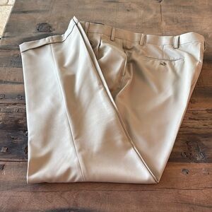 Like New Mens Easy Care Pants by Roundtree & Yorke Size 44 x 32